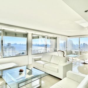 Vende Apartamento De 3 Dormitorios Con Excelente Vista Al Mar, Peninsula, Punta Del Este