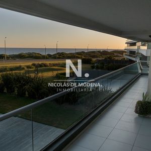 Apartamento En Venta, 3 Dormitorios Y Dependencia, Playa Brava, Punta Del Este