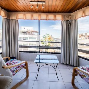 Apartamento En Venta De 3 Dormitorios En Edificio Palm Beach , Punta Del Este , Gorlero , Maldonado