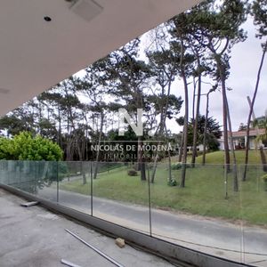 Apartamento A Estrenar En Venta, Playa Mansa - Punta Del Este.