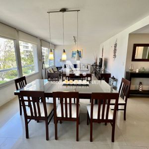 Vende Lujoso Departamento De 4 Suites En Brava Punta Del Este