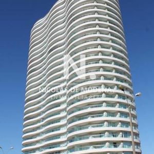 Vende Apartamento En Mansa, Punta Del Este De 3 Dormitorios En Suite