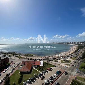Apartamento De 3 Dormitorios En Edificio Torreon , Playa Mansa , Punta Del Este  En Venta