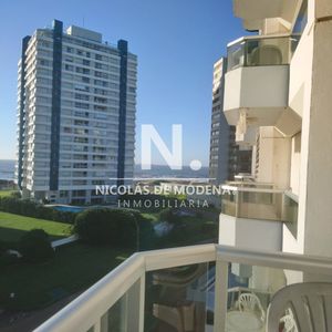 Apartamento En Venta  De 3 Dormitorios En Edificio Torre Marina, Punta Del Este
