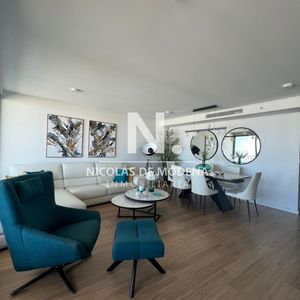 Vende Apartamento De 2 Dormitorios En Suite, Con Balcon, En Mansa - Punta Del Este
