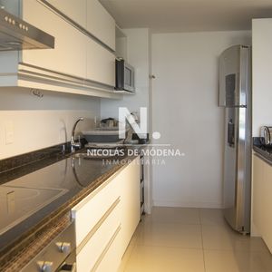 Apartamento En Venta En Torre Esmeralda De 3 Dormitorios , En Punta Del Este