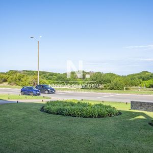 Venta Apartamento De 3 Dormitorios En Playa Brava Punta Del Este.