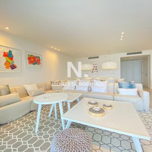 En Venta Apartamento En Rincón Del Indio - Punta Del Este, Frente Al Mar De 4 Dormitorios.