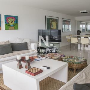 Vende Apartamento De 3 Dormitorios + Dependencia , En Brava , Punta Del Este