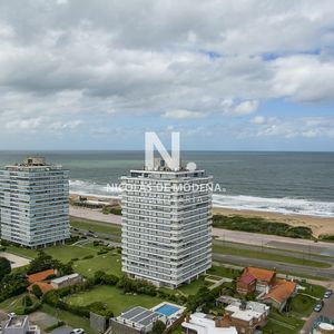 Vende Apartamento De 3 Dormitorios En Wind Tower, Piso Alto Con Vista Al Mar , Punta Del Este