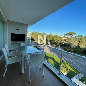 Vende Espectacular Departamento Con Hermosa Vista, De 2 Dormitorios En Punta Del Este.