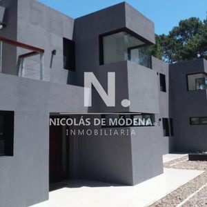 Vende Casa Ideal De 3 Dormitorios En Suite, En Solanas, Punta Ballena.
