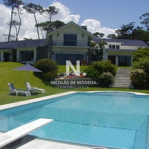Amplia Casa En Venta En Playa Mansa, Punta Del Este