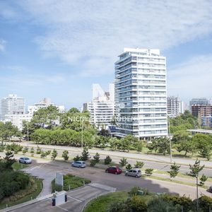 En Venta Apartamento De 3 Dormitorios, Con Vista Espectacular En Brava, Punta Del Este.