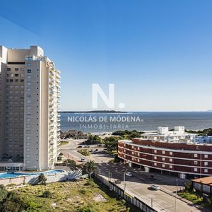 Vende Apartamento De 3 Dormitorios En Mansa Punta Del Este, Con Excelente Ilumminacion.