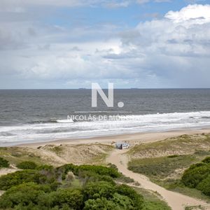 Espectacular Penthouse Frente Al Mar De 4 Dormitorios En Venta, Punta Del Este