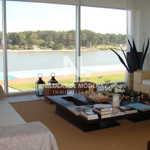 Vende Apartamento De 4 Dormitorios En Suite, Con Vista Espectacular En La Barra, Punta Del Este.