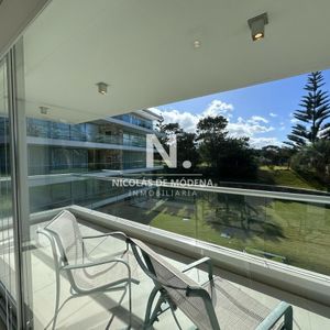 Departamento De 3 Dormitorios En Venta En Torre De Categoría En Brava, Punta Del Este