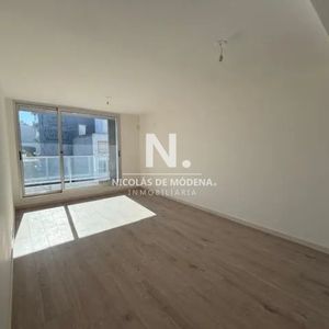 Venta Apartamento De 2 Dormitorios Cercano A Tres Cruces,montevideo