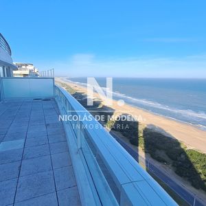 Lujoso Apartamento En Venta De 3 Dormitorios En Suite En Punta Del Este. Primera Linea Brava. Torre Le Parc