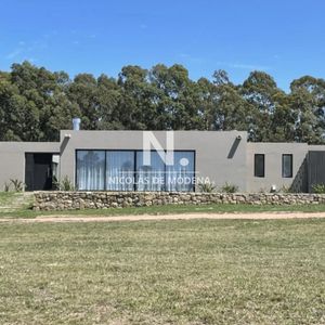 Vende Casa En Pueblo Mio, Manantiales De 4 Dormitorios.