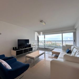 Vende Apartamento En Brava, Punta Del Este De 3 Dormitorios.