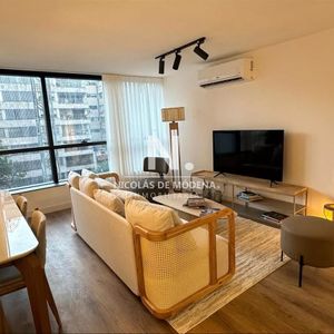Venta Apartamento De 2 Dormitorios Cercano A La Rambla En Pocitos. Montevideo