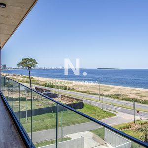 Apartamento En Alquiler En Playa Mansa, 2 Dormitorios, Edificio Mansa Bay, Frente Al Mar