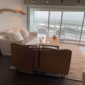 Apartamento Con Excelente Vista, A Metros Del Mar En Peninsula, De 2 Dormitorios.
