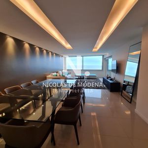 Apartamento De 3 Domitorios En Suite, Frente Al Mar En Punta Del Este.