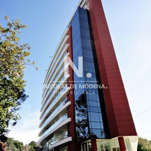 Vende Apartamento De 3 Dormitorios Con Vista A Un Agradable Entorno, En Punta Del Este.