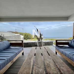 Vende Apartamento De 4 Dormitorios En Manantiales Frente Al Mar.