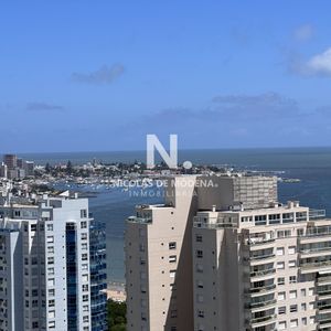 Vende Apartamento De 3 Dormitorios En Sunrise Tower, Punta Del Este