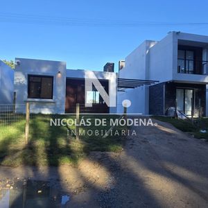 Oportunidad En Construccion, Casa De 3 Dormitorios En Parque Burnett