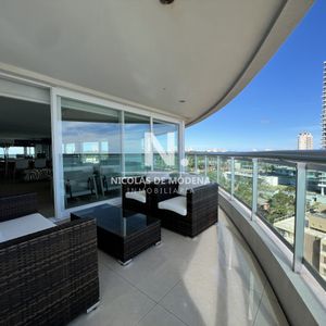 Vende Apartamento En Mansa, Punta Del Este De 3 Dormitorios.