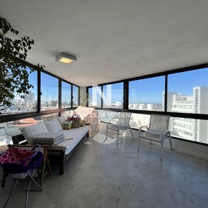 Vende Apartamento Con Vista Al Mar De 4 Dormitorios En Peninsula, Punta Del Este.