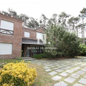 Vende Casa De 4 Dormitorios En Laguna Blanca – Estilo, Espacio Y Naturaleza En La Barra
