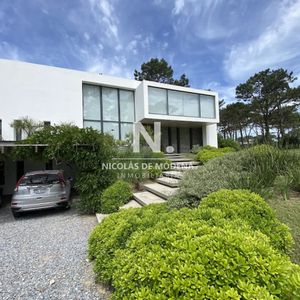 Vende Casa En Pinar Del Faro De 3 Dormitorios.