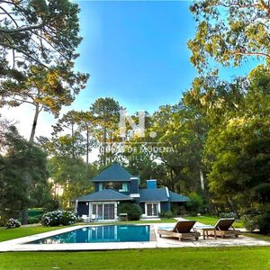 Vende Casa De 4 Dormitorios En Pinares, Punta Del Este