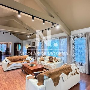 Espectacular  Casa En El Golf,  En Venta, 5 Dormitorios. Punta Del Este.