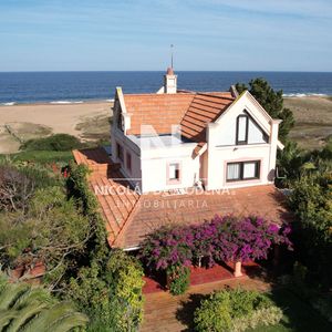 Espectacular Casa Sobre El Mar, Gran Oportunidad.