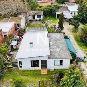Vende Casa A Refaccionar Con Gran Terreno.