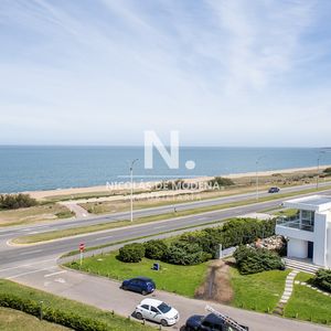 Vende Departamento De 2 Dormitorios En Playa Mansa, Punta Del Este