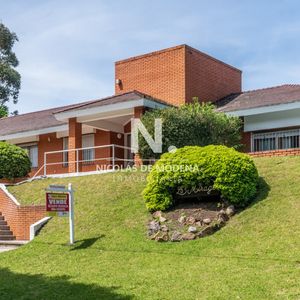 Vendemos Espectacular Casa De 4 Dormitorios En Playa Mansa, Punta Del Este