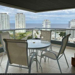 Vende En Playa Brava, Apartamento De 3 Dormitorios, Con Vista Al Mar