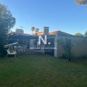 En Venta Casa Amplia De 3 Dormitorios En Playa Grande, Piriapolis