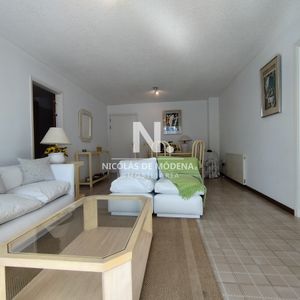Alquiler Y Venta De Apartamento De Dos Dormitorios En Punta Del Este, Edificio Estrella De Mar