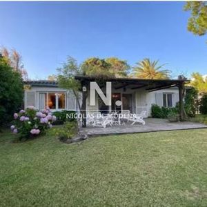 Casa De 3 Dormitorios A La Venta En Punta Del Este