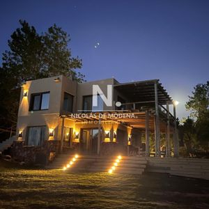 Chalet De 4 Dormitorios En Venta, Moderno Diseño