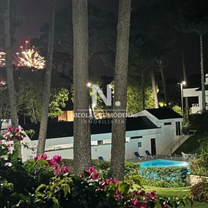 En Alquiler Apartamento De 2 Dormitorios Con Estufa En Leña Y Parrillero Propio En Cantegril